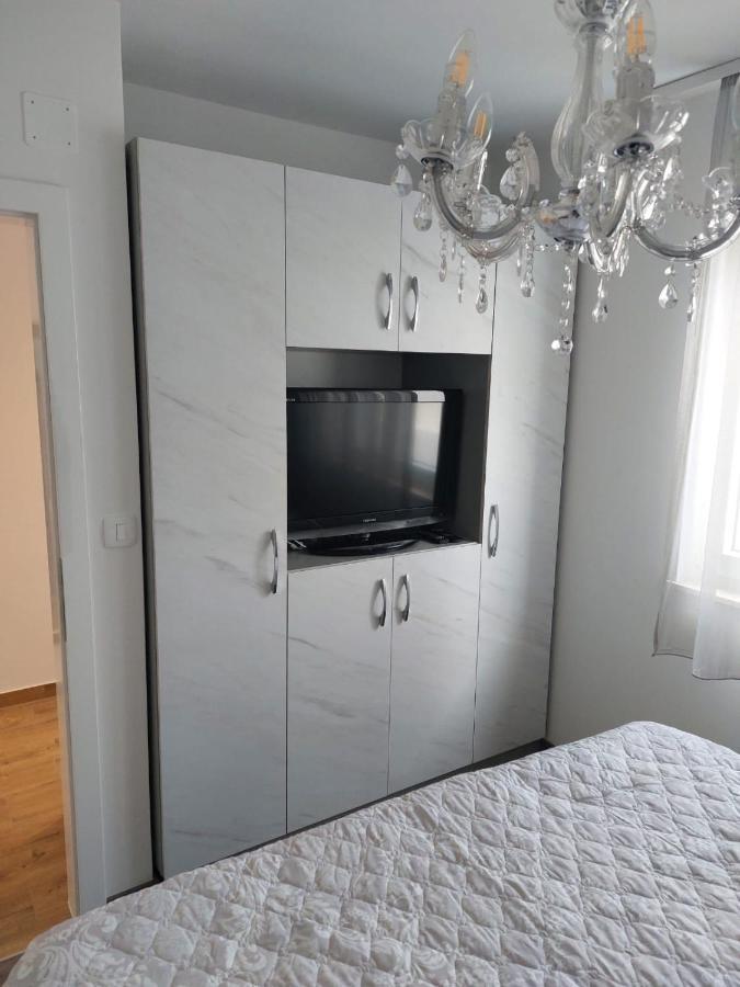 Apartments Vini Seget Donji Ngoại thất bức ảnh