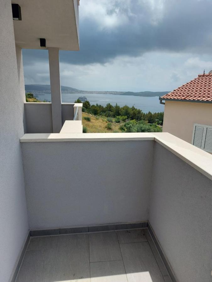 Apartments Vini Seget Donji Ngoại thất bức ảnh