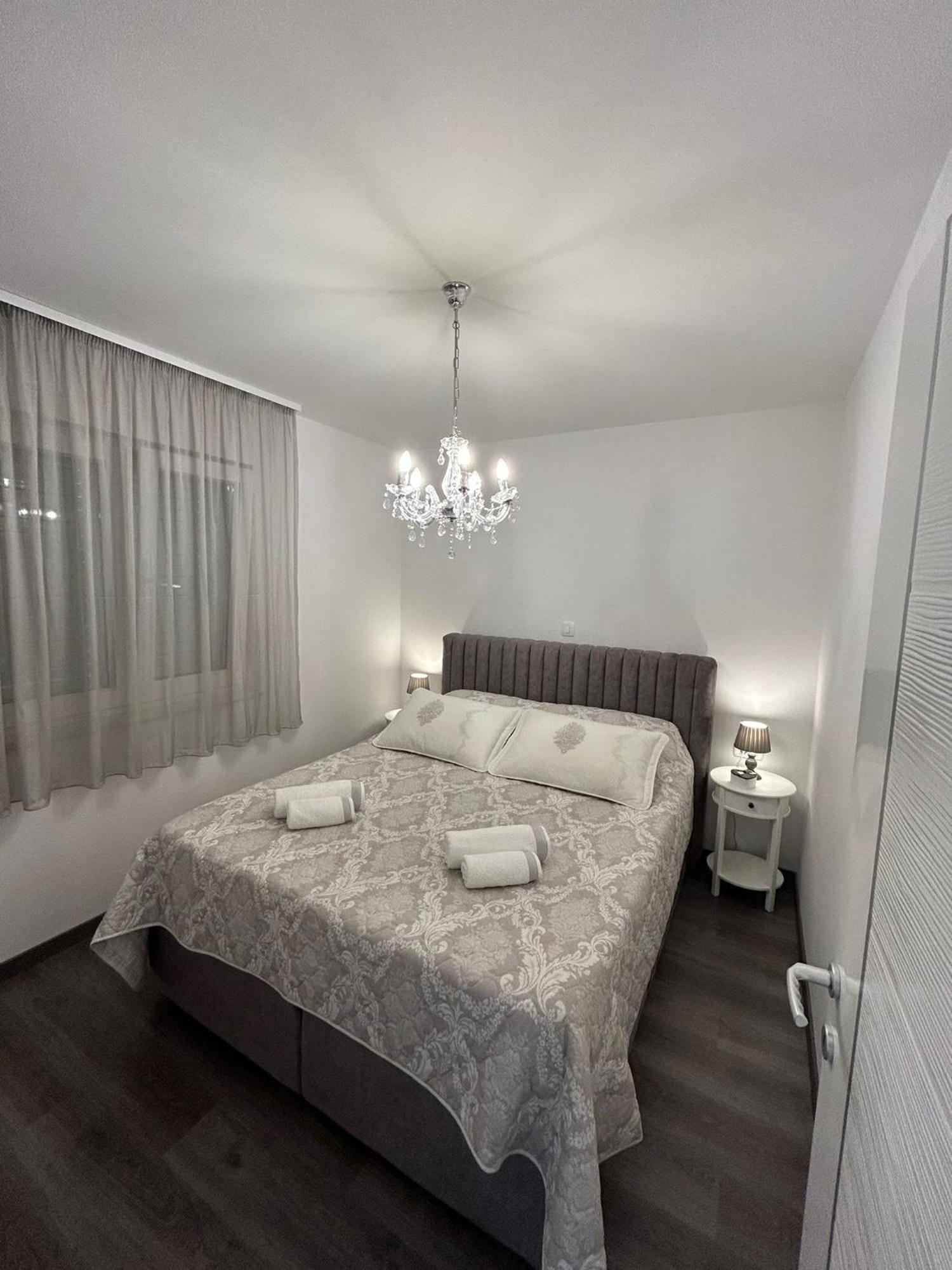 Apartments Vini Seget Donji Ngoại thất bức ảnh
