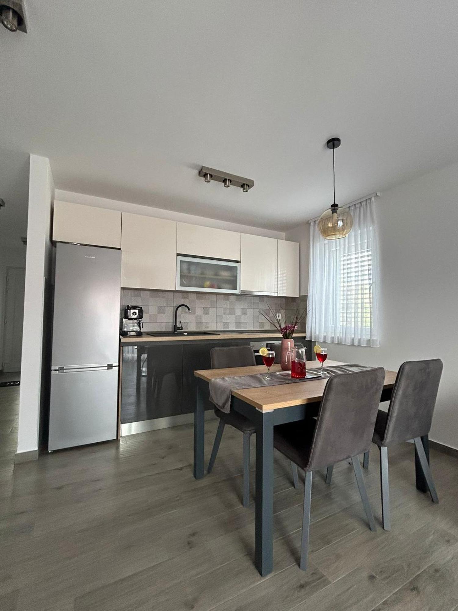 Apartments Vini Seget Donji Ngoại thất bức ảnh